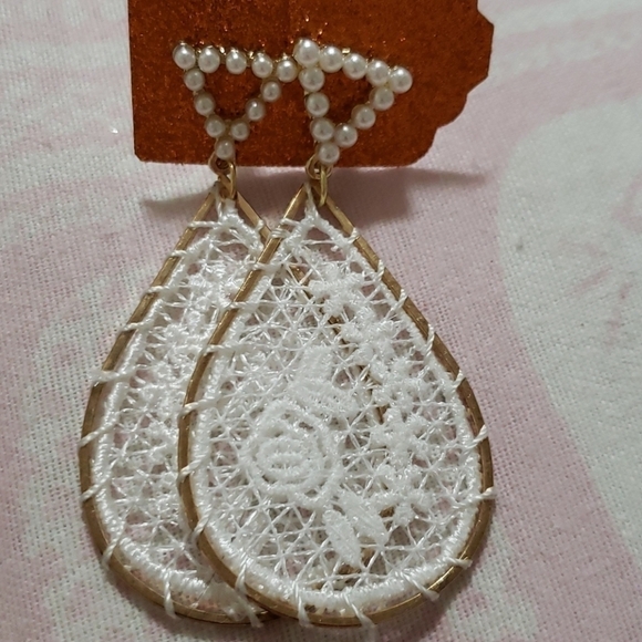 Hand Crafted Jewelry - Faux pearl studs with white lace earrings. Nwt